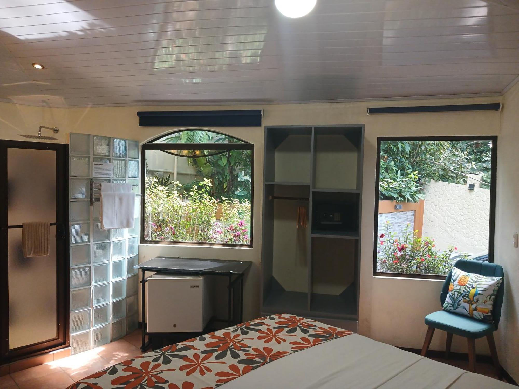 מנואל אנטוניו Coyaba Tropical Elegant Adult Guesthouse מראה חיצוני תמונה